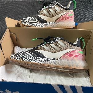 Brand new never worn Adidas ZX 2K Boost 2.0 womens size 7 / youth size 5.5.
